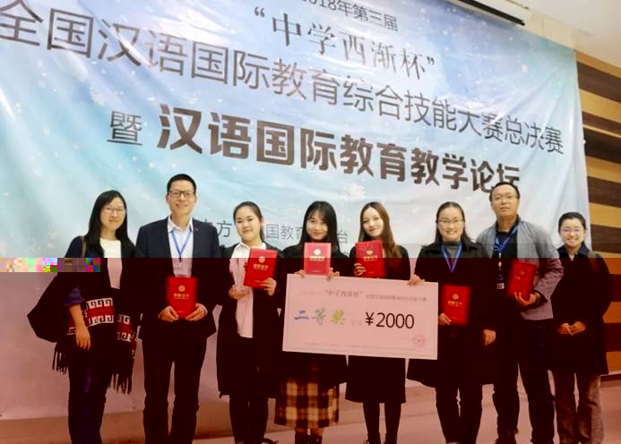圖片包含 人員, 站立, 群組, 僞裝自動生成的說明
