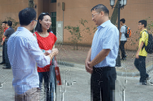 副書記李江對回校校友表達關心與問候