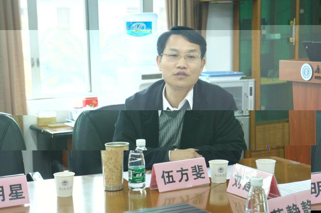 伍方斐介紹學院情況